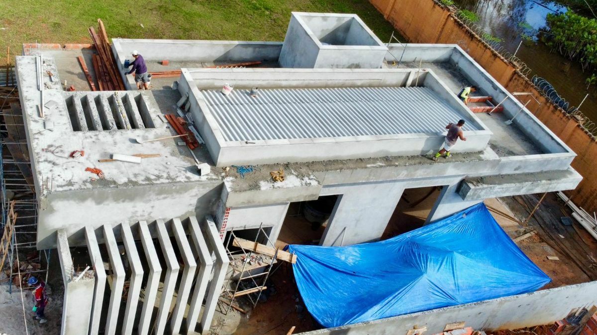 Casa 4 Dormitórios para venda em Camaçari - BA