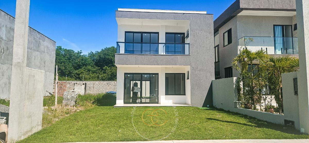 Casa 4 Dormitórios para venda em Camaçari - BA