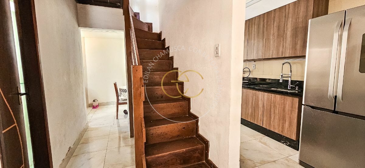 Casa com piscina particular e bastante espaço