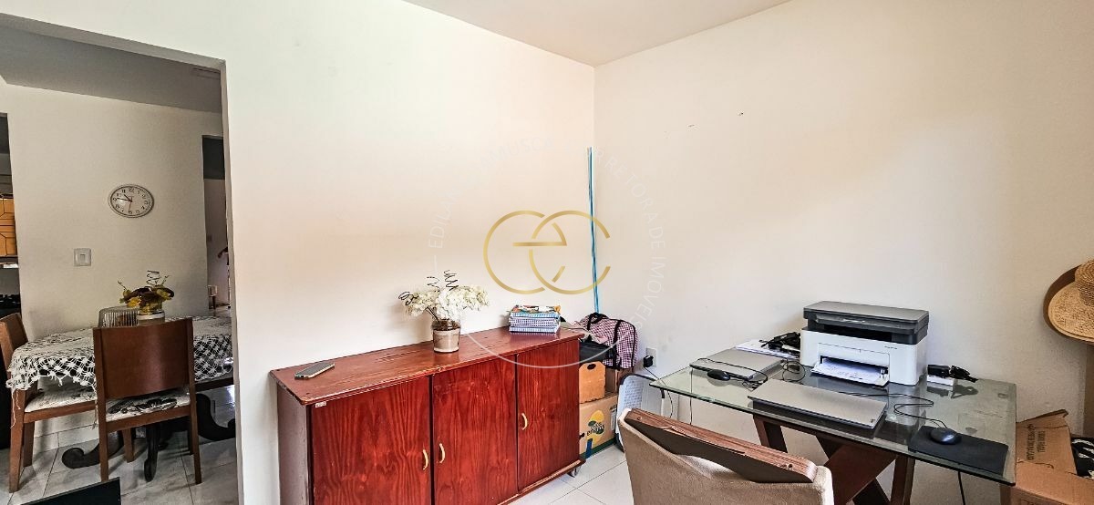 Casa com piscina particular e bastante espaço