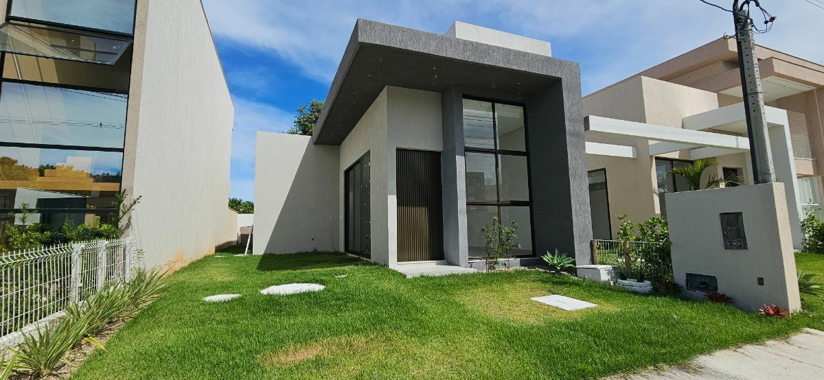 Casa 3 Dormitórios para venda em Camaçari - BA