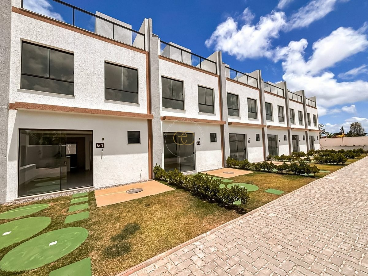 Casa 4 Dormitórios para venda em Camaçari - BA