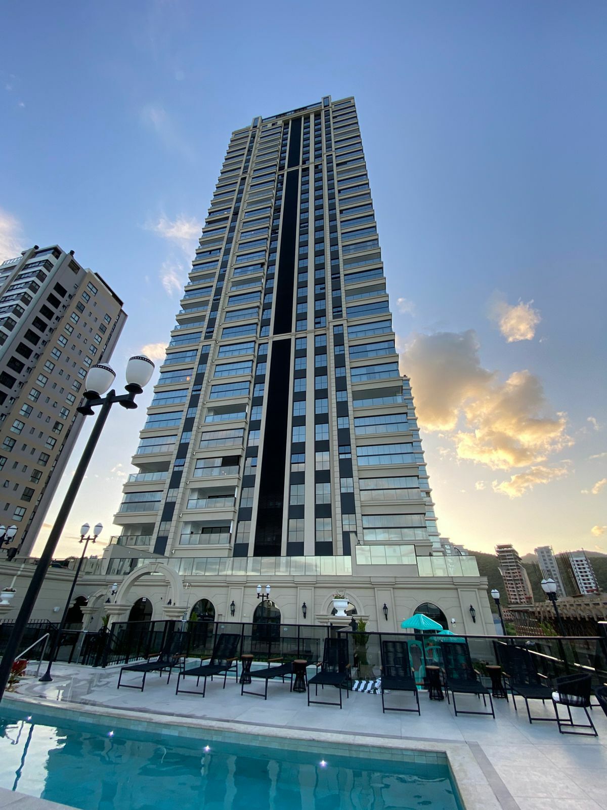 Apartamento, 4 quartos, 208 m² - Foto 1