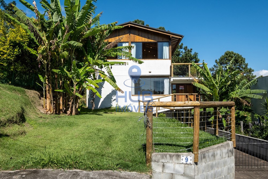 Casa, 4 quartos, 220 m² - Foto 1