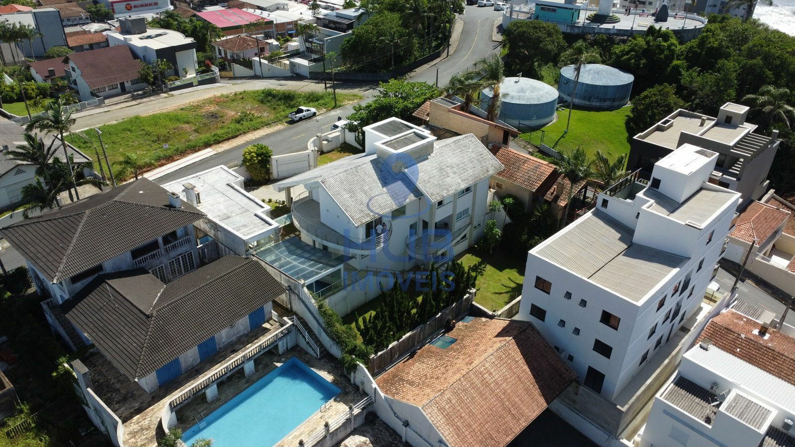 Casa, 4 quartos, 327 m² - Foto 2