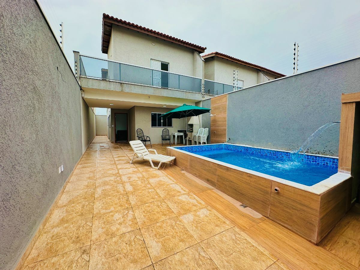 Casa 4 Dormitórios para venda em Itanhaém - SP