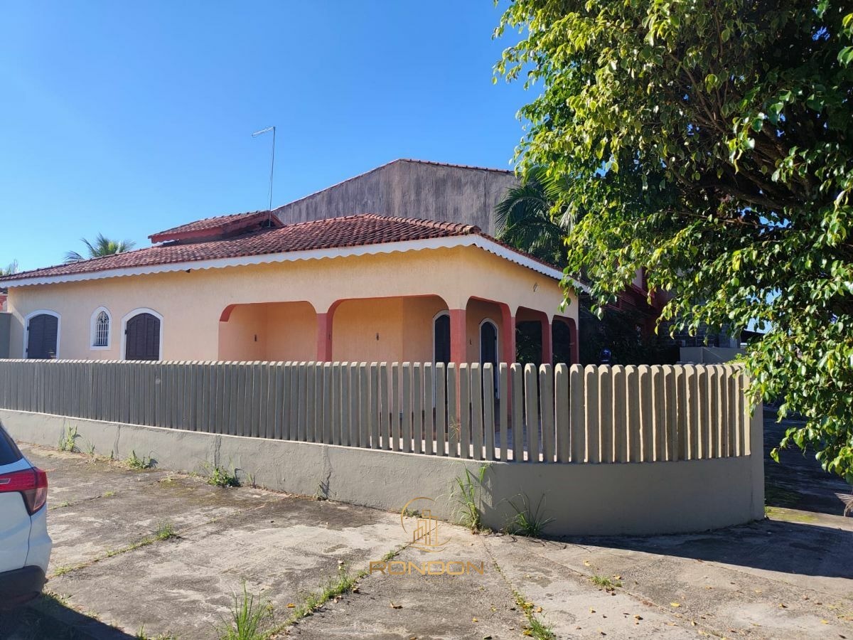 Casa 3 Dormitórios para venda em Itanhaém - SP