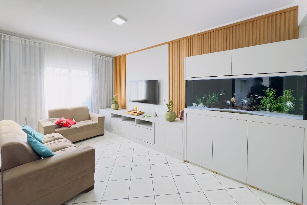 Sobrado a venda - Parque Santo Antônio Jacareí - 4 dormitórios - $915,000.00 (aceita permuta por veículos)