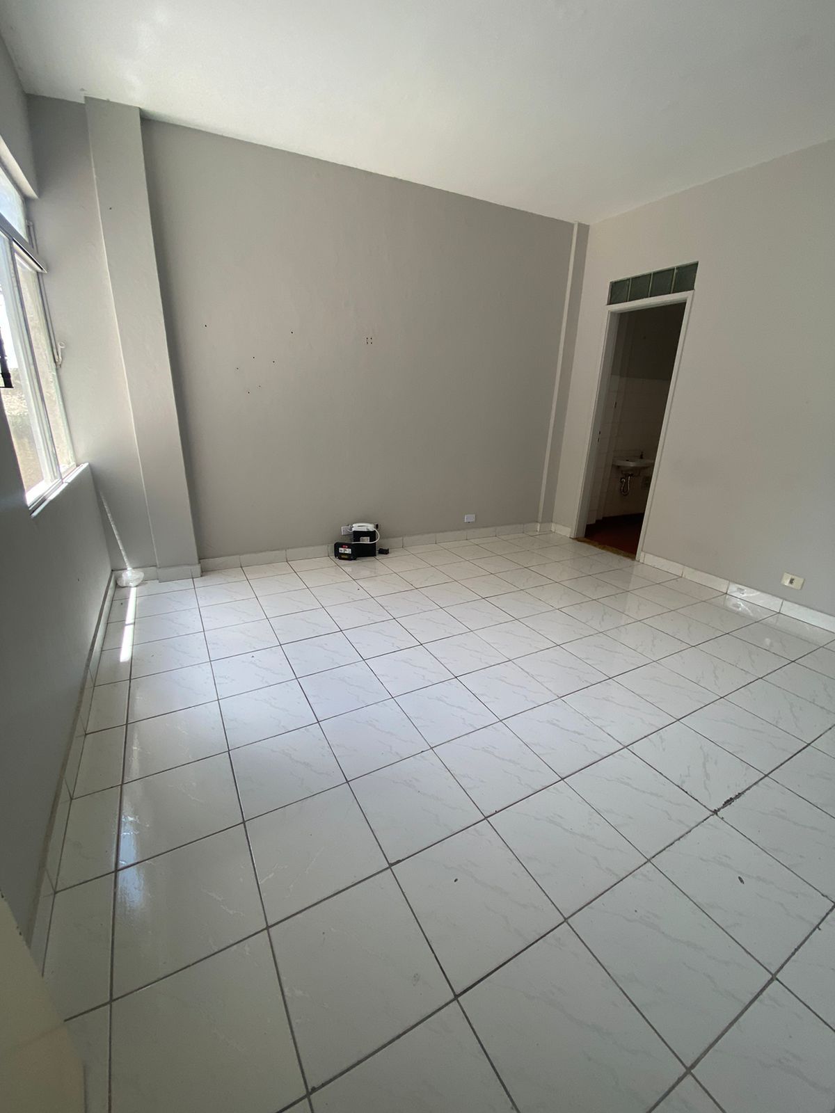 Sala comercial Locação -  Centro - $700,00