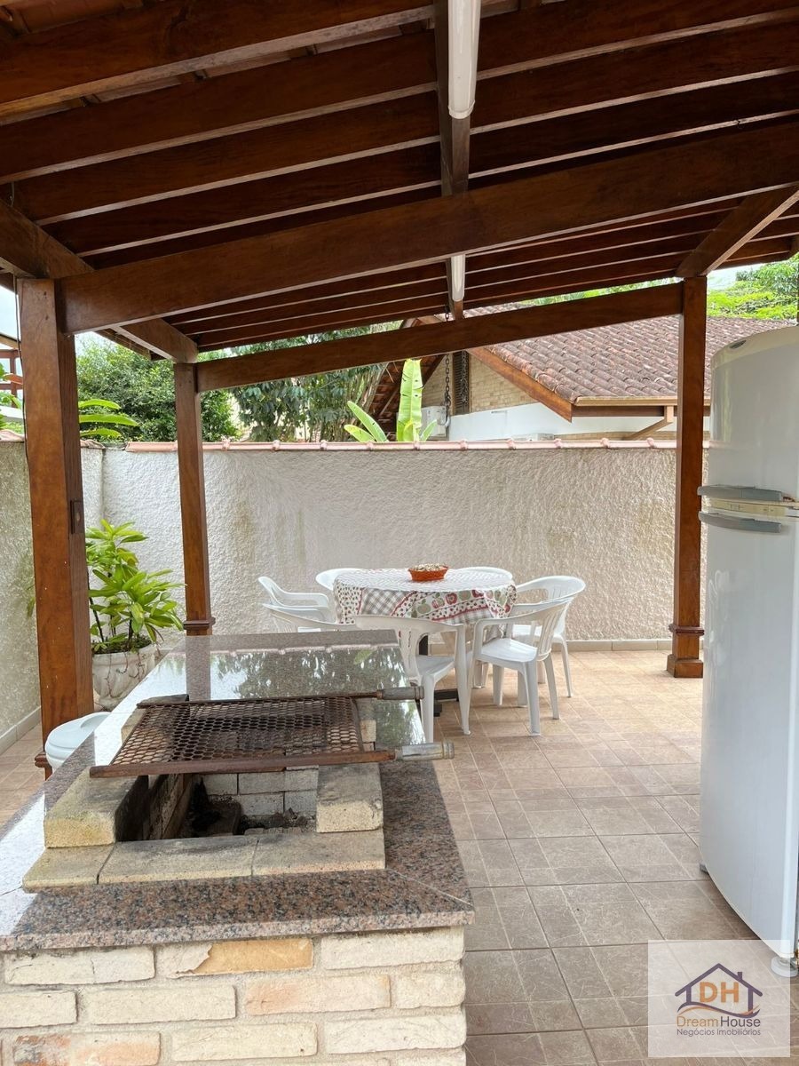 CASA PARA TEMPORADA EM CONDOMÍNIO FECHADO - TENÓRIO - UBATUBA - SP.