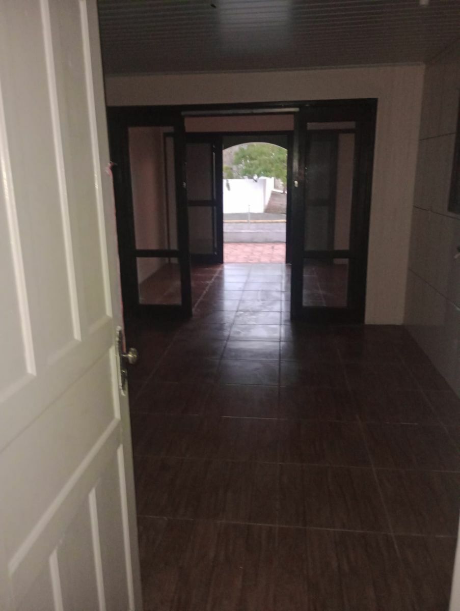Casa com 2 Dormitórios para alugar, 180 m² por R$ 1.450,00 Casa com 2 Dormitórios para alugar, 180 m² por R$ 1.450,00